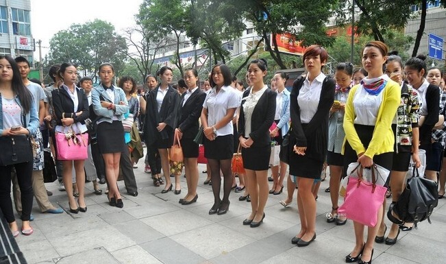 廣西高鐵乘務(wù)員招聘面試經(jīng)歷:怎么樣解決難與同事上司相處問題？