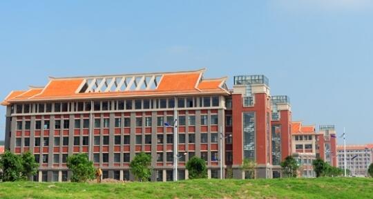 北部灣大學(xué)在哪里？北部灣大學(xué)濱海校區(qū)地址是多少？郵編是多少？
