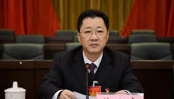 藍啟章簡歷：河池市政協(xié)副主席藍啟章，曾任河池市政府副秘書長、羅城縣委書記、都安縣長