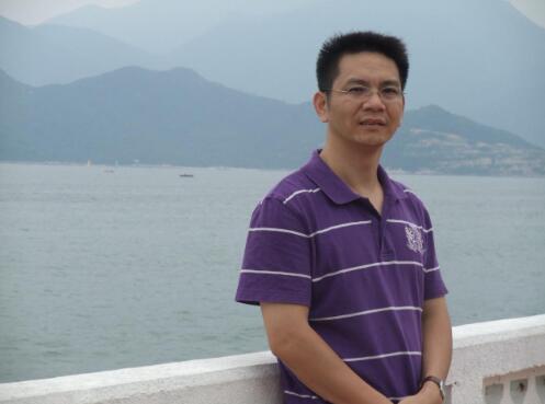 隆廣慶簡歷：南寧師范大學(xué)黨委副書記、校長隆廣慶，曾任南寧師范大學(xué)數(shù)學(xué)統(tǒng)計(jì)學(xué)院院長