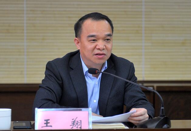 王翔簡歷：百色市右江區(qū)委書記王翔，曾任百色市發(fā)改委主任、工信局長、安監(jiān)局長、百礦集團總裁