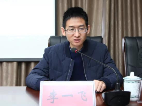 李一飛簡歷：龍勝縣委書記李一飛，曾任桂林市政府秘書長、市委副秘書長