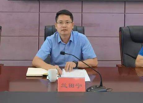 蘭田寧簡歷：百色市西林縣委書記蘭田寧，曾任百色市委副秘書長、商務局局長，樂業(yè)縣副書記