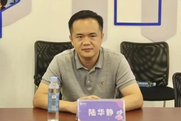 陸華靜簡歷：桂林市疊彩區(qū)委副書記、區(qū)長陸華靜，曾任七星區(qū)委常委、常務副區(qū)長，大化縣委常委、副縣長