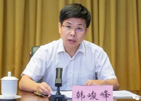 韓峻峰簡歷：桂林航天工業(yè)學(xué)院黨委書記韓峻峰，曾任北部灣大學(xué)黨委書記、校長，廣西機(jī)電技術(shù)學(xué)院院長